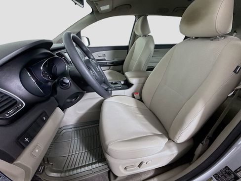 Used 2019 Kia Sedona LX image 19