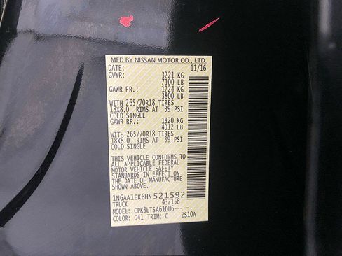 Used 2017 Nissan Titan SV image 25