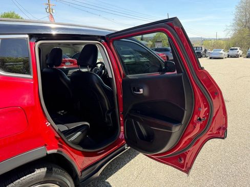 Used 2018 Jeep Compass Limited w/ Navigation Group AWD/4WD image 12
