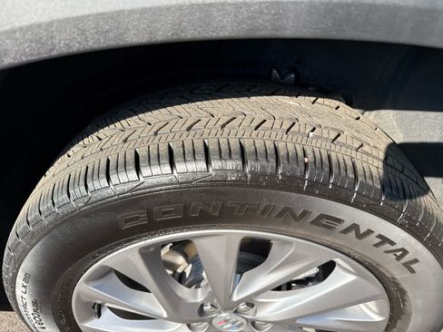 Used 2025 Buick Enclave Preferred FWD image 5