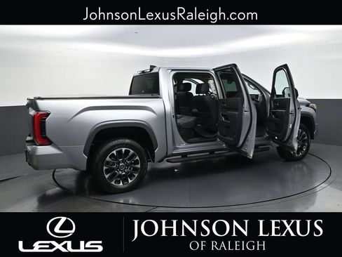 Used 2024 Toyota Tundra Limited AWD/4WD image 31