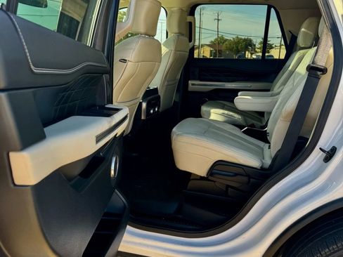 Used 2018 Ford Expedition Platinum image 17