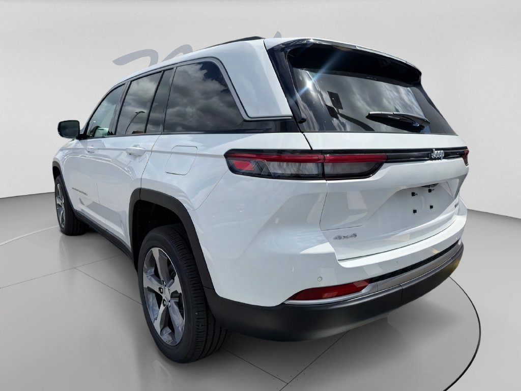 New 2026 Jeep Grand Cherokee Limited w/ Luxury Tech Group II AWD/4WD image 8