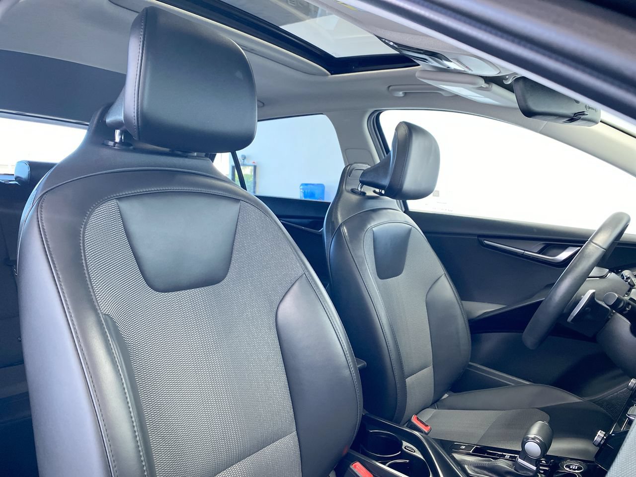 Certified 2023 Kia Niro EX Touring FWD image 32