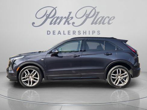 Used 2022 Cadillac XT4 Sport w/ Comfort Package FWD image 2