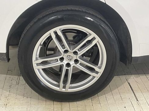 Certified 2024 Porsche Macan AWD/4WD image 14