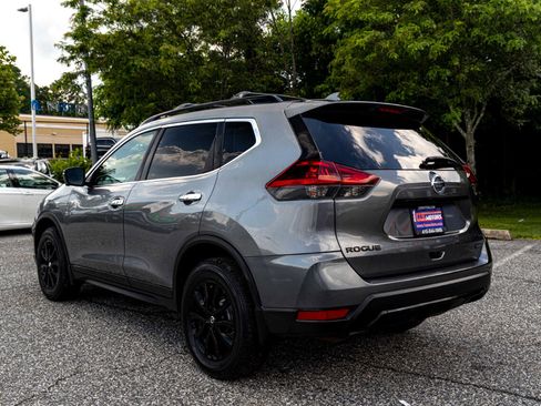 Used 2018 Nissan Rogue SV w/ Premium Package image 4