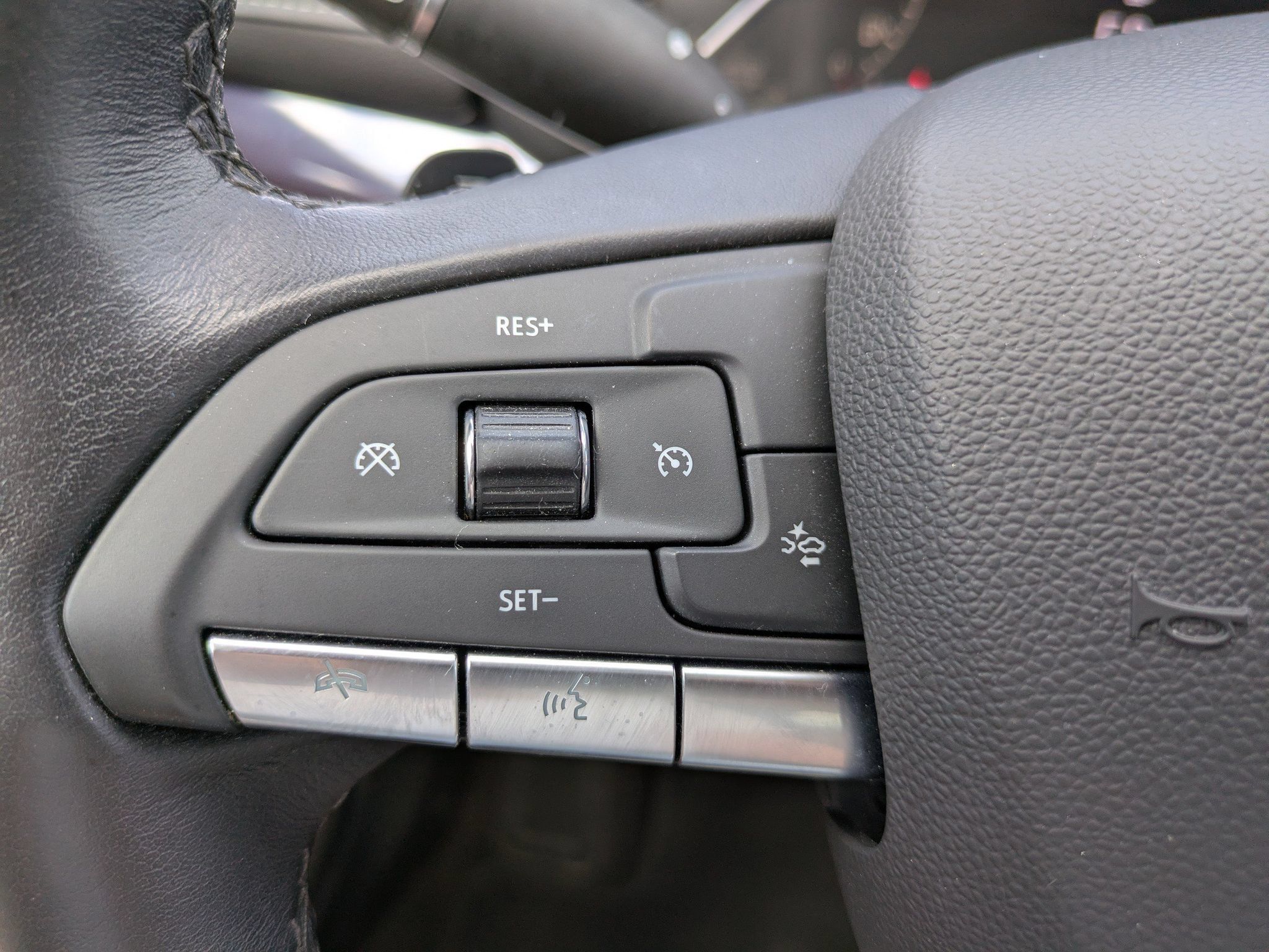 Used 2023 Cadillac XT4 Luxury FWD image 25
