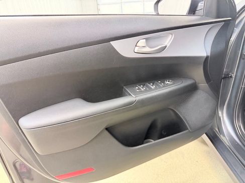 Used 2024 Kia Forte LXS w/ LXS Technology Package FWD image 8