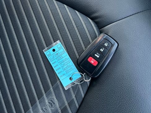 Used 2018 Toyota Camry L image 27