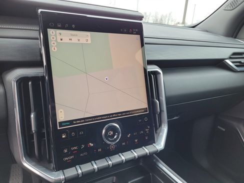 Used 2025 GMC Acadia Elevation image 28