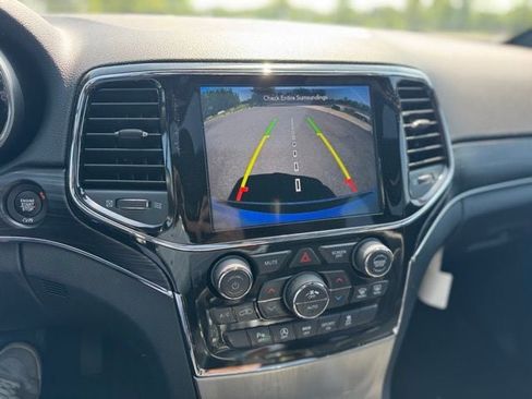 Certified 2022 Jeep Grand Cherokee Limited image 17