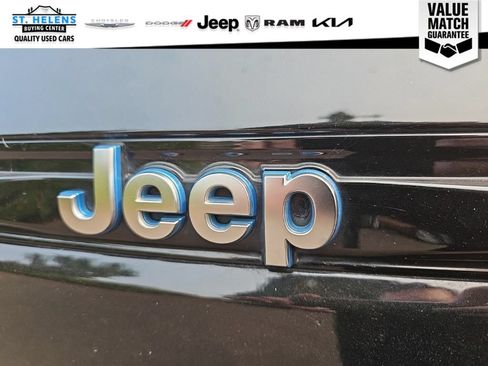 Used 2022 Jeep Grand Cherokee Summit AWD/4WD image 17