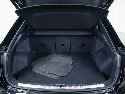 Used 2024 Audi Q3 2.0T Premium Plus w/ Premium Plus Package image 8