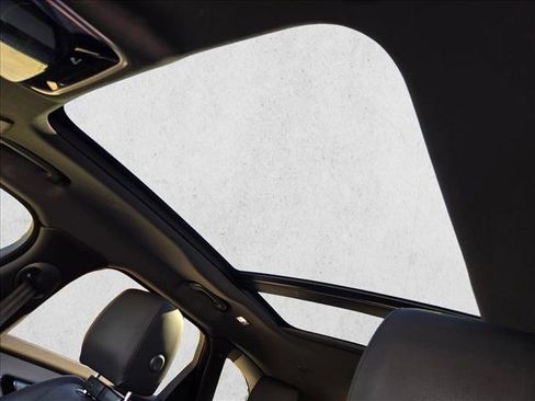 Certified 2024 Land Rover Range Rover Velar Dynamic SE image 16