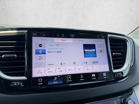 Used 2022 Chrysler Pacifica Touring-L FWD image 19