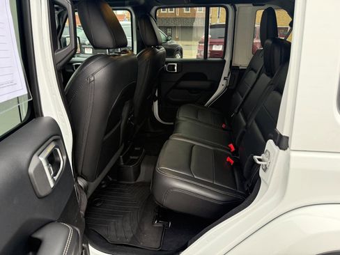 Certified 2019 Jeep Wrangler Unlimited Sahara AWD/4WD image 11