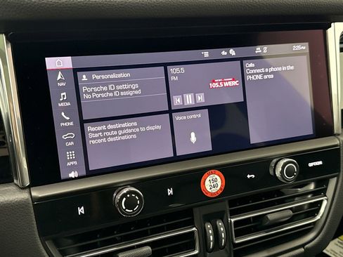 Used 2025 Porsche Macan AWD/4WD image 21
