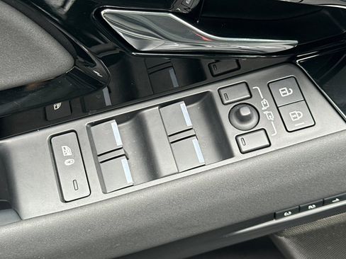 Used 2025 Land Rover Range Rover Evoque S image 15