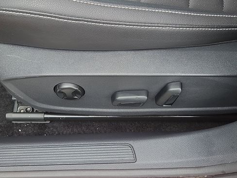 Certified 2023 Volkswagen Jetta SE FWD image 13