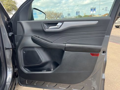 Used 2025 Ford Escape Platinum image 19