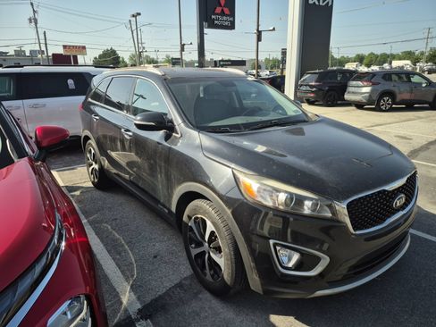 Used 2018 Kia Sorento EX AWD/4WD image 3