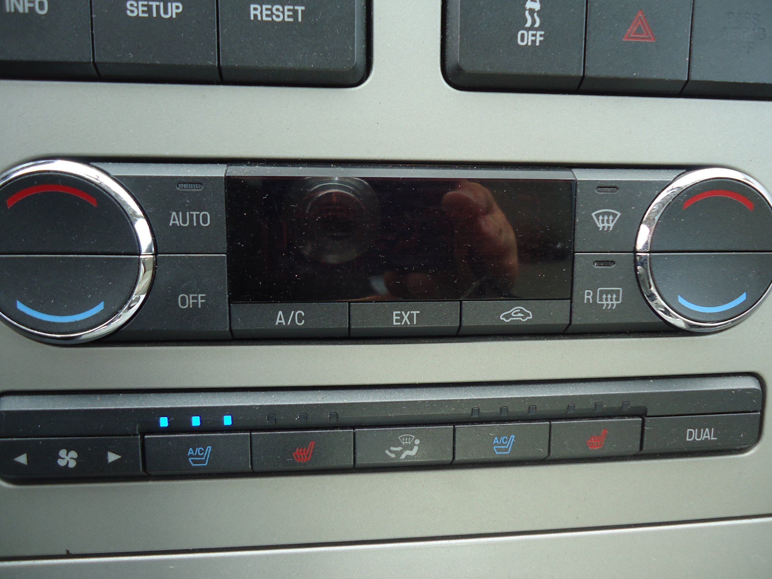 Used 2009 Lincoln MKX AWD image 18