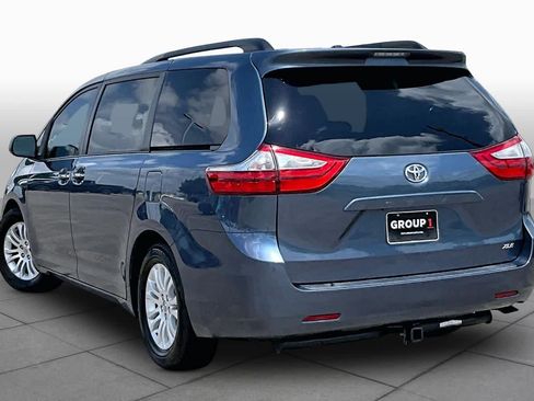 Used 2016 Toyota Sienna XLE FWD image 12