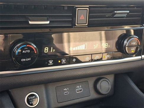 Used 2022 Nissan Rogue SV image 15