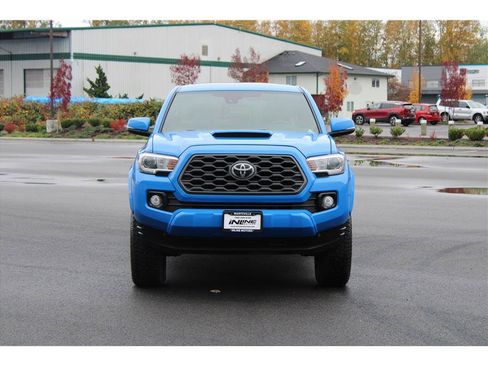 Used 2020 Toyota Tacoma TRD Sport w/ TRD Premium Sport Package image 5