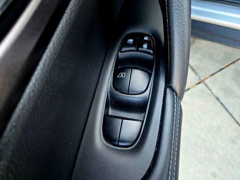 Used 2016 Nissan Rogue SV w/ SV Premium Package image 32