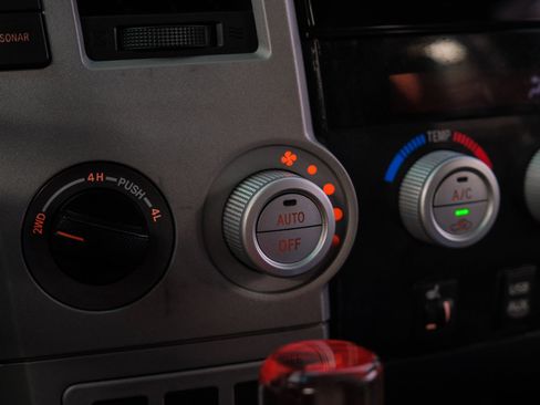 Used 2010 Toyota Tundra Platinum image 24