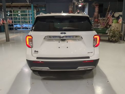 Used 2023 Ford Explorer XLT w/ Equipment Group 202A AWD/4WD image 9