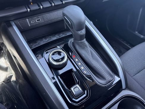 Used 2025 Chevrolet Colorado Trail Boss image 38