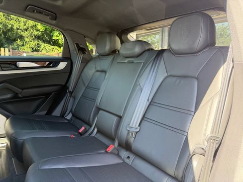 Used 2024 Porsche Cayenne S AWD/4WD image 17
