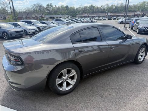 Used 2018 Dodge Charger SXT Plus RWD image 7
