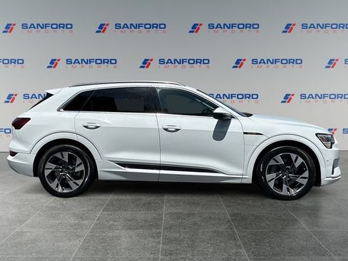 Used 2023 Audi e-tron Premium Plus w/ Premium Plus Package AWD/4WD image 6