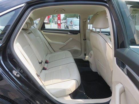 Used 2017 Volkswagen Passat 1.8T R-Line FWD image 20