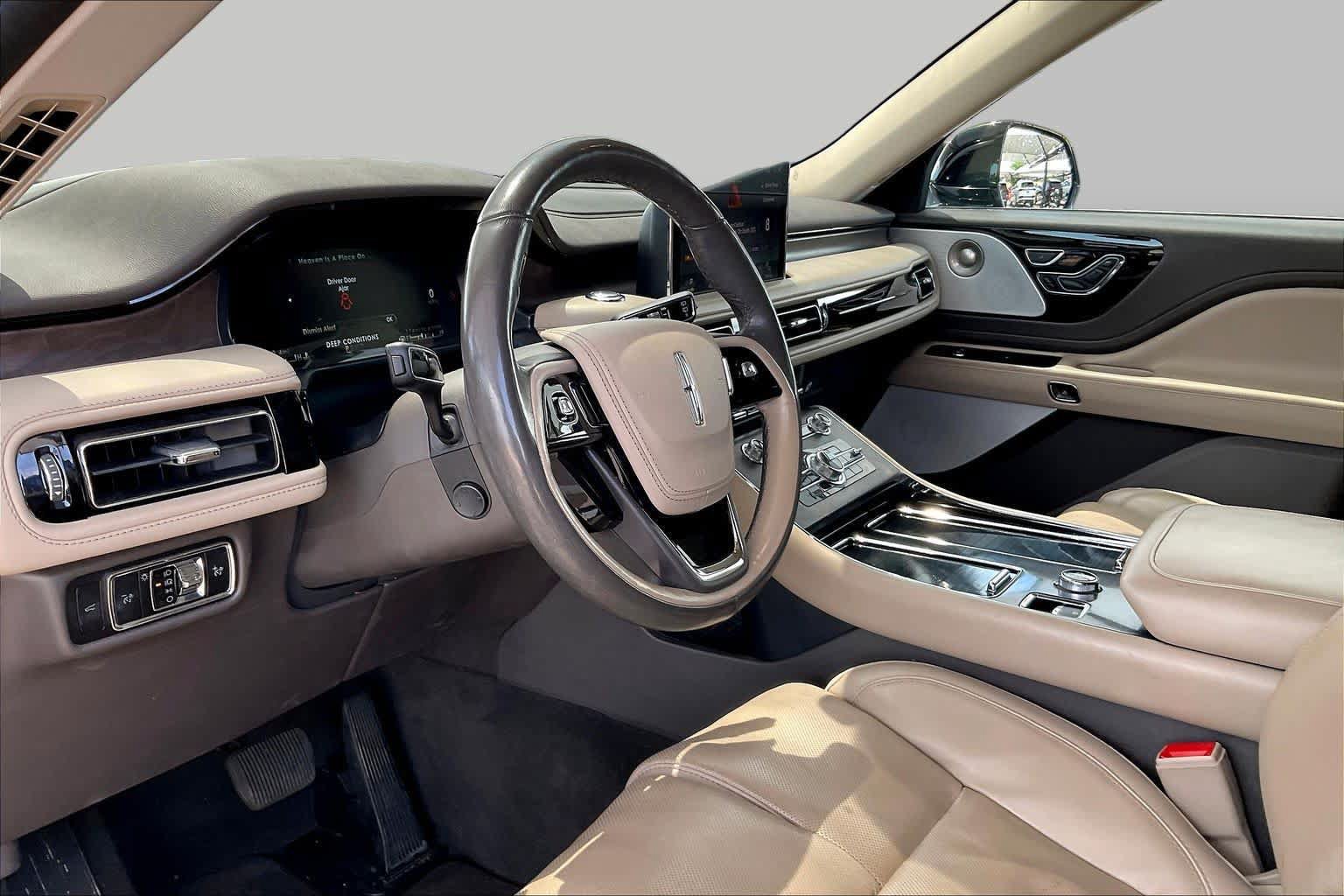Used 2023 Lincoln Aviator Reserve w/ Equipment Group 201A AWD/4WD image 17