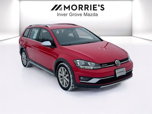 Used 2018 Volkswagen Golf Alltrack S image 3