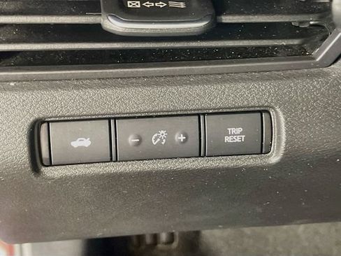 Used 2025 Nissan Altima 2.5 SV FWD image 11