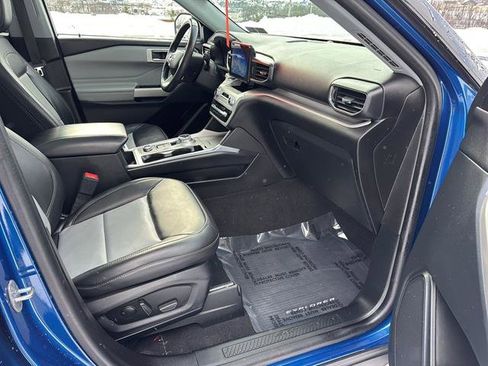 Certified 2022 Ford Explorer XLT w/ Equipment Group 202A image 15