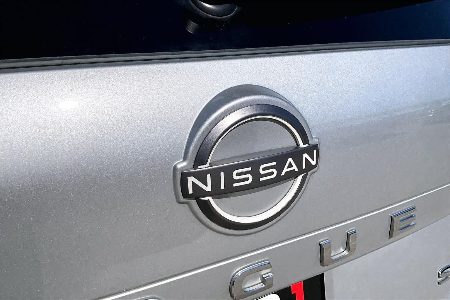 Used 2023 Nissan Rogue SV FWD image 30