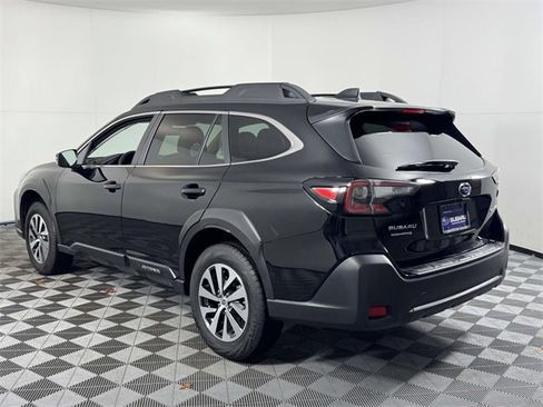 Used 2025 Subaru Outback Premium image 8