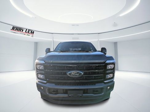 Used 2024 Ford F250 Lariat w/ Black Appearance Package image 6