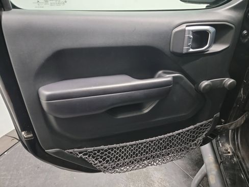 Used 2018 Jeep Wrangler Unlimited Sport image 13