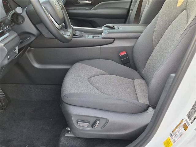New 2026 Toyota Grand Highlander FWD image 4