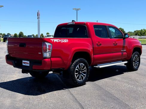 Used 2020 Toyota Tacoma TRD Sport AWD/4WD image 4