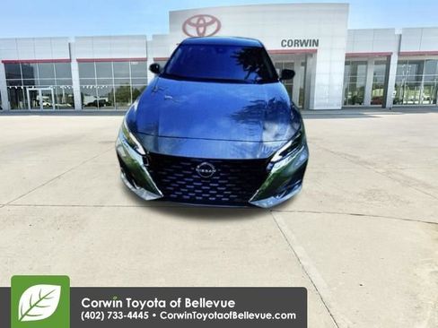 Used 2025 Nissan Altima 2.5 SV FWD image 11