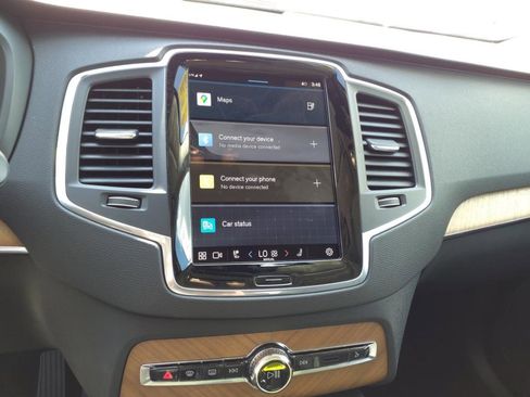 Certified 2025 Volvo XC90 T8 Core w/ Climate Package image 19